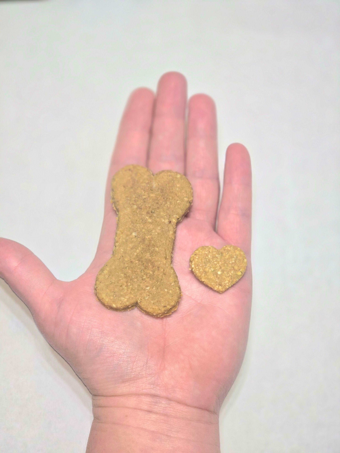 peanut butter banana dog treats with peanut butter, banana, honey, rosemary. homemade dog treats. limited ingredient dog treats