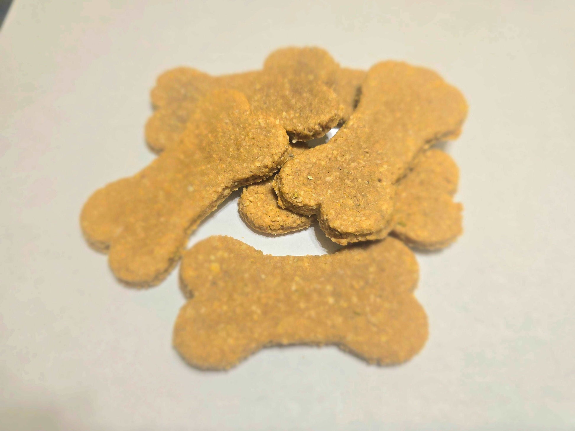 peanut butter banana dog treats with peanut butter, banana, honey, rosemary. homemade dog treats. limited ingredient dog treats